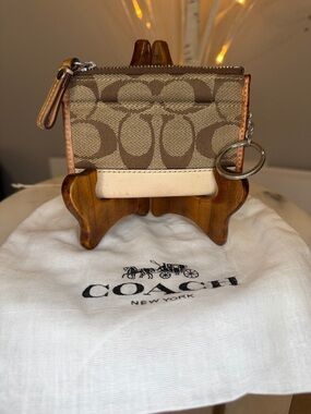 Coach EUC logo card holder w/back pocket includes coats cotton, dust bag.